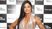 Aline Riscado exibe boa forma com vestido ousado - Deividi Correa / AgNews