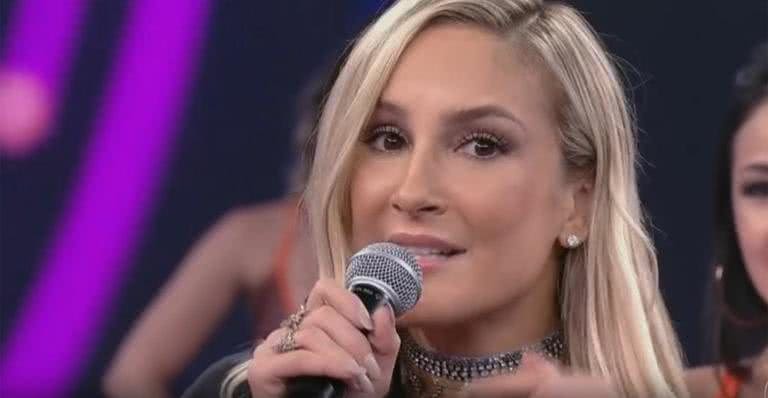 Claudia Leitte usa look diferentão no 'Faustão' - Reprodução TV Globo