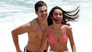 Nicolas Prattes e Marina Moschen gravam cenas de Rock Story na praia - AgNews