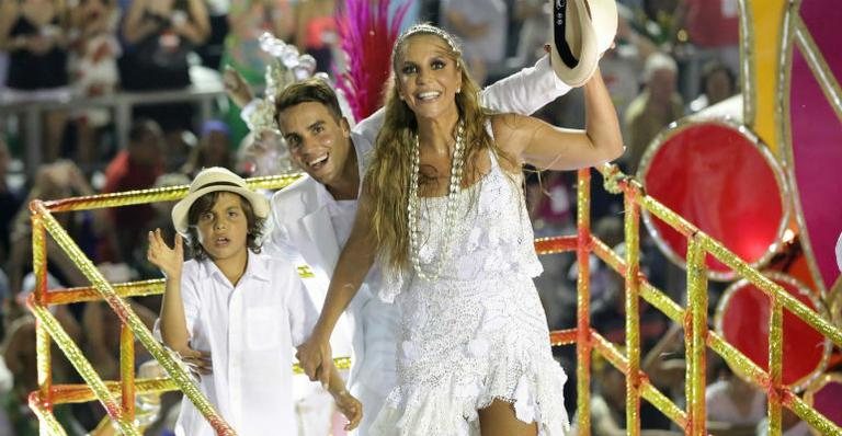 Ivete Sangalo com o filho, Marcelo, e o  marido, Daniel Cady - AgNews