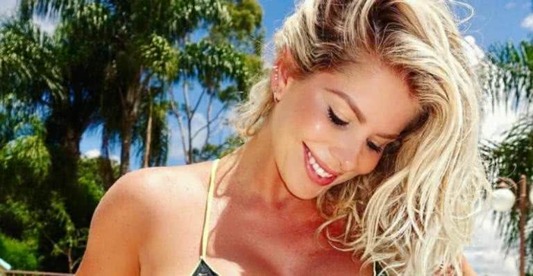 Karina Bacchi exibe a barriga de grávida em dia de piscina - Reprodução/ Instagram