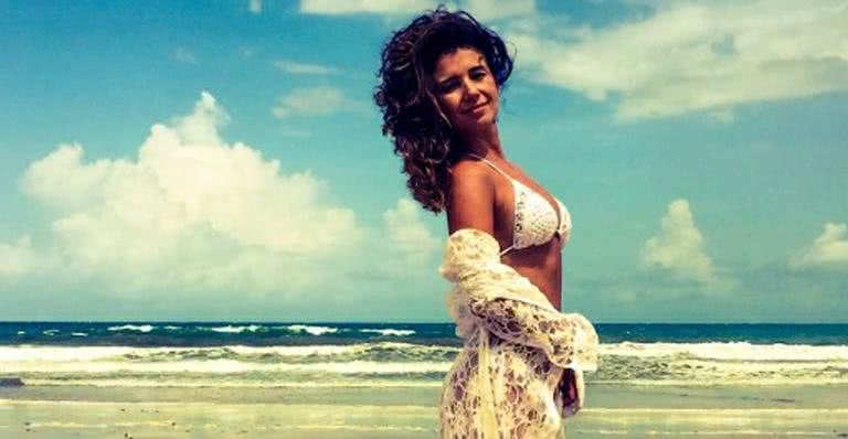 Paula Fernandes posa deslumbrante sem maquiagem na praia - Instagram/Reprodução