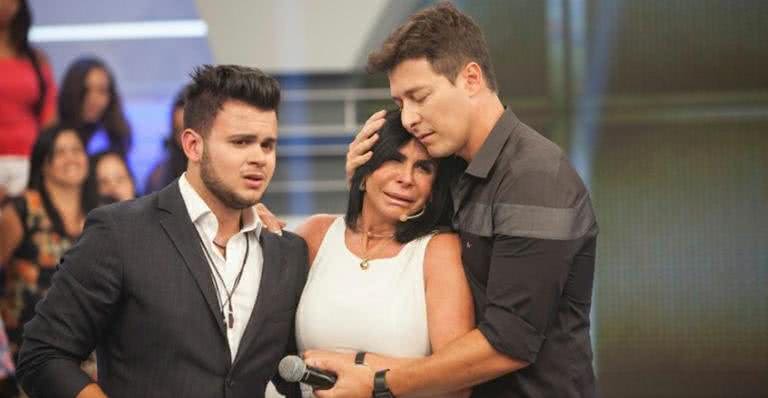 Gretchen se emociona ao reencontrar o filho, Gabriel, no programa Hora do Faro - Edu Moraes/Record TV