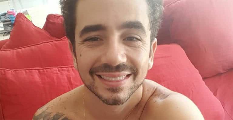 Felipe Andreoli posa com o filho nos braços - Reprodução Instagram