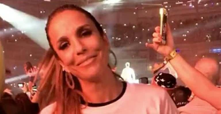 Ivete Sangalo assiste show de Justin Bieber vestindo camiseta com rosto do cantor - Instagram/Reprodução