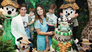 O casal Darío Conca e Paula Shayene com os filhos, Bryan e Benjamin - ASZMANN/DIVULGAÇÃO