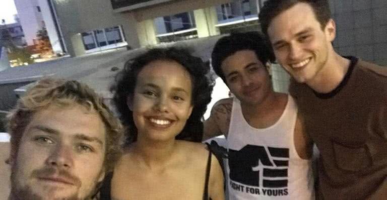 Finn Jones, Alisha Boe, Christian Navarro e Brandon Flynn - Reprodução/Instagram