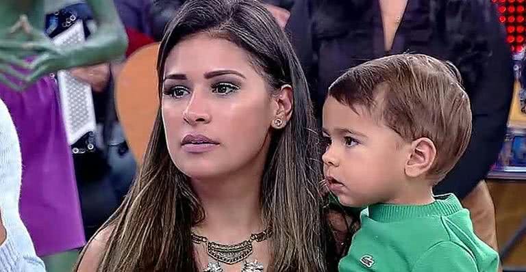 Simone e o filho, Henry, participam do programa Legendários - Record TV/Reprodução