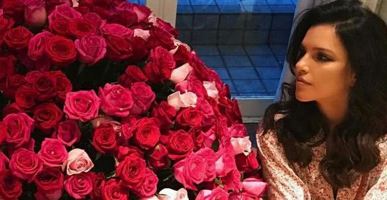 Mariana Rios ganha buquê de flores gigante - Reprodução Instagram