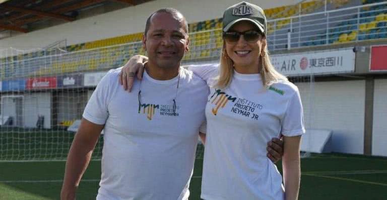 Claudia Leitte e Neymar posam no Instituto Neymar Jr. - Instagram/Reprodução