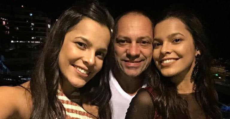 Volnei Alves posa com as filhas gêmeas Emilly e Mayla - Instagram/Reprodução