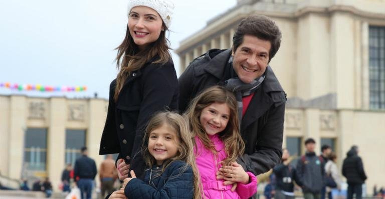 Daniel com a eleita, Aline e as herdeiras, Lara e Luiza - MARCIO BERTOLONE