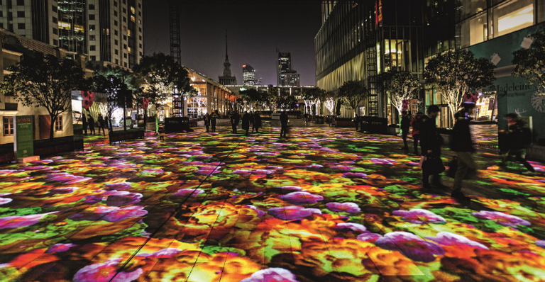 O artista Miguel Chevalier costuma recriar paisagens incríveis no meio do caos urbano, como na exposição Flower Power, que celebra a beleza da primavera - CORTESIA PUERTA ROJA GALLERY