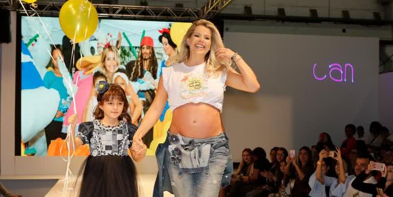 Karina Bacchi em desfile do projeto Recicla Jeans - Aguinaldo Pedro / Divulgação