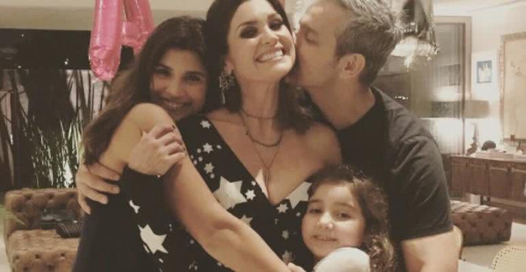 Flávia Alessandra com Otaviano Costa e as filhas, Giulia e Olivia - Reprodução / Instagram