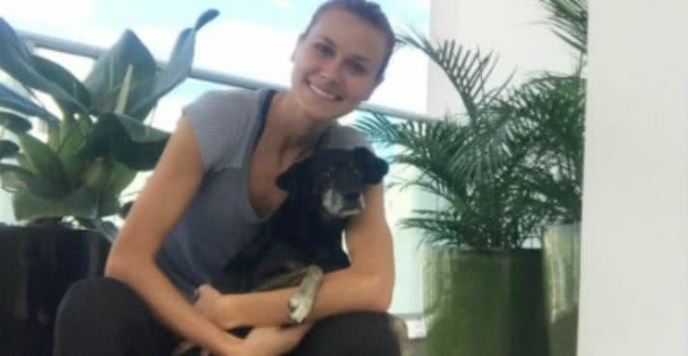 Renata Kuerten com a dog, Pretinha - Divulgação