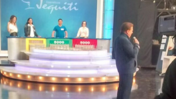 Silvio Santos dirige a filha Rebeca Abravanel no Roda a Roda - Instagram/Reprodução