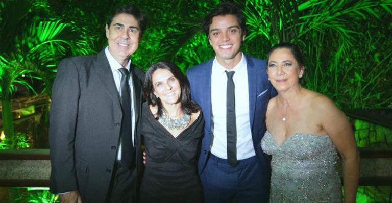 Rodrigo Simas com idealizadores do projeto - AgNews