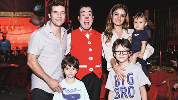 O casal Daniel Oliveira e Sophie Charlotte com Otto, Raul e Moisés - Anderson Borde/AgNews