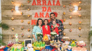 Mouhamed Harfouch posa com o clã no aniversário de Ana Flor - Danielle Cavaline