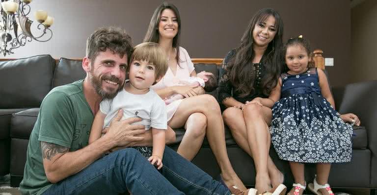 Hudson se encontra com a filha recém nascida Helena em Nova York - Junior Pena/Divulgação