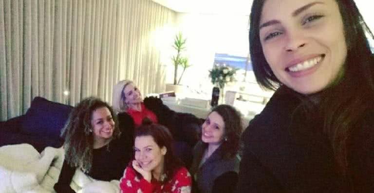 Fernanda Souza se reúne com amigas de Chiquititas em sua casa - Instagram/Reprodução