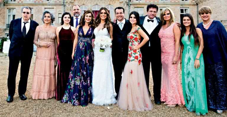 Os noivos entre Daniel Filho, Betty, Valentina, Carlos com sua Naura, Victoria, irmã de Nathy, Ricardo e a amada, Cristiane, com a filha Julie, e Angela Riva, tia da noiva - MARION CO PHOTGRAPHE E TON BUENO