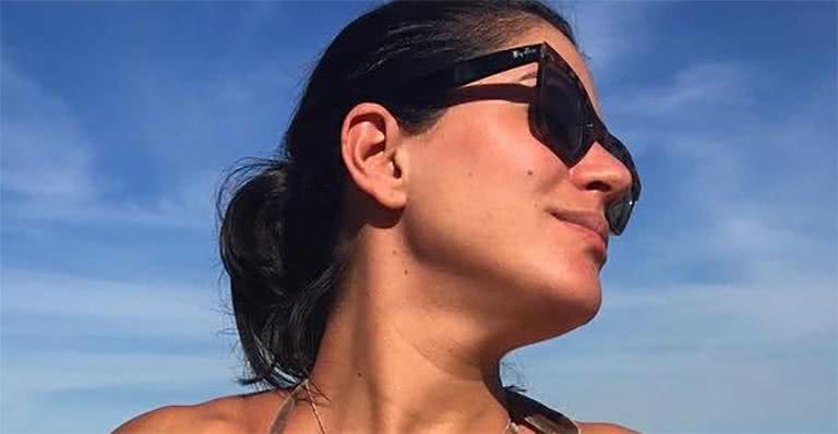 Grávida, arol Castro leva o barrigão para tomar sol - Reprodução Instagram