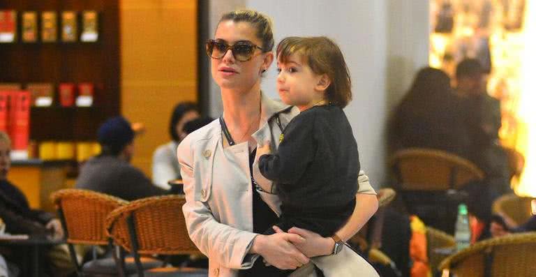 Alinne Moraes e o filho, Pedro - William Oda / AgNews