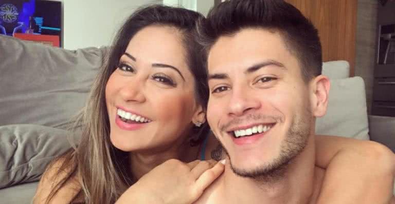 Arthur Aguiar comemora um mês de namoro com Mayra Cardi - Reprodução/Instagram