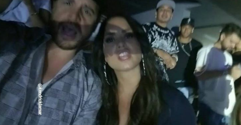 Demi Lovato com o amigo  Dave Osokow e Neymar ao fundo - Instagram/Reprodução