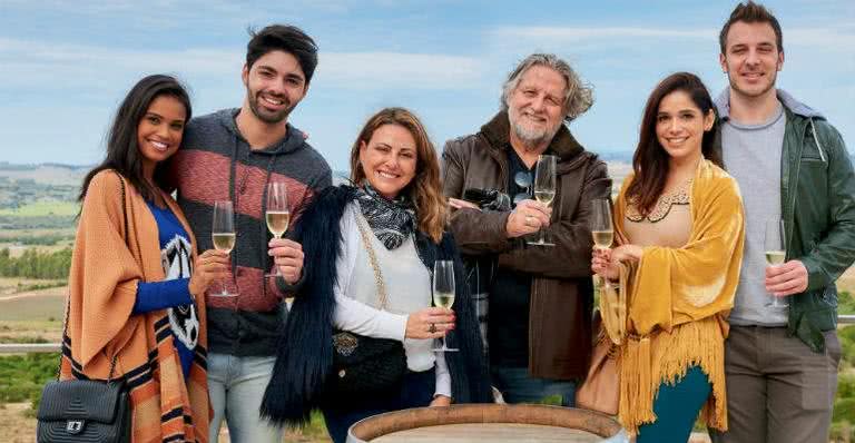 Os casais Aline e Rafael, Giovana e Roberto e Sabrina e Rámon na bela vista da Viña Eden - Cadu Pilotto