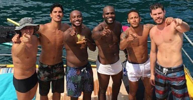 Neymar Jr. relembra férias no Brasil com os amigos: "Diretoria" - Reprodução / Instagram