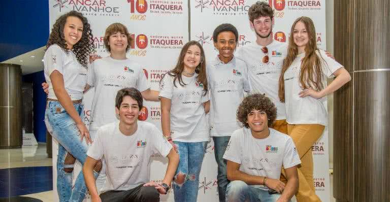 Julia Olliver, Renato Cavalcanti, Henrique Filgueira, Lyvia Maschio, Victor Filgueiras, Jean Paulo, Gabriel Santana e Nicole Tulcheski - Alcântara’s Fotografia