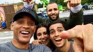 Will Smith com o elenco do filme 'Aladdin' - Reprodução / Facebook