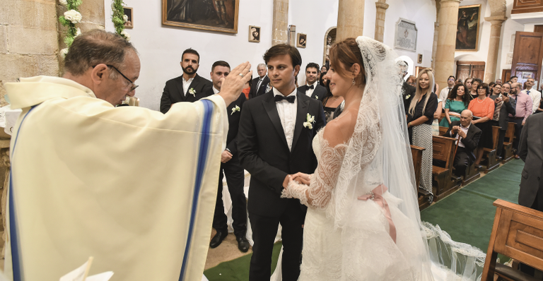 O casal oficializa a união em Santuario della Madonna del Canneto, a mesma igreja onde os pais do noivo se casaram - VICTOR SOKOLOWICZ