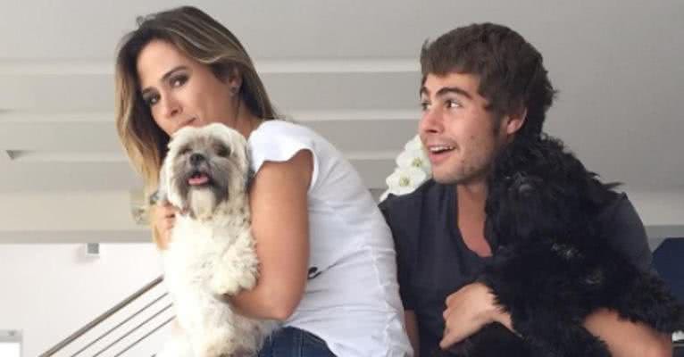 Rafael Vitti se diverte com cachorros de Tatá Werneck - Reprodução/ Instagram