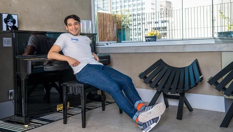 Bruno Fagundes em sua casa - Caras/ Tamara Gaspar