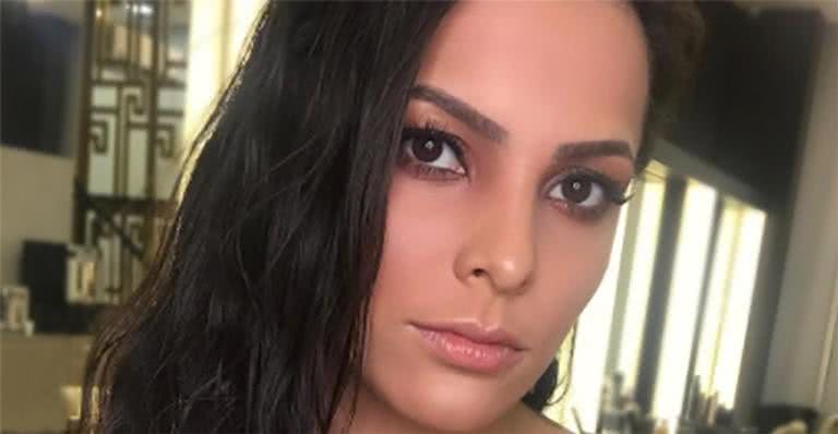 Emilly Araújo quase mostra demais em look decotado - Reprodução