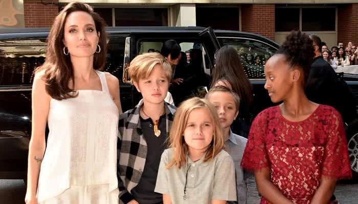 Angelina Jolie e seus filhos - getty images