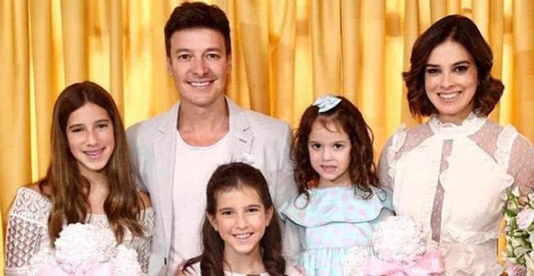 Rodrigo Faro e Vera Viel posam com Clara, Maria e Helena - Instagram/Reprodução