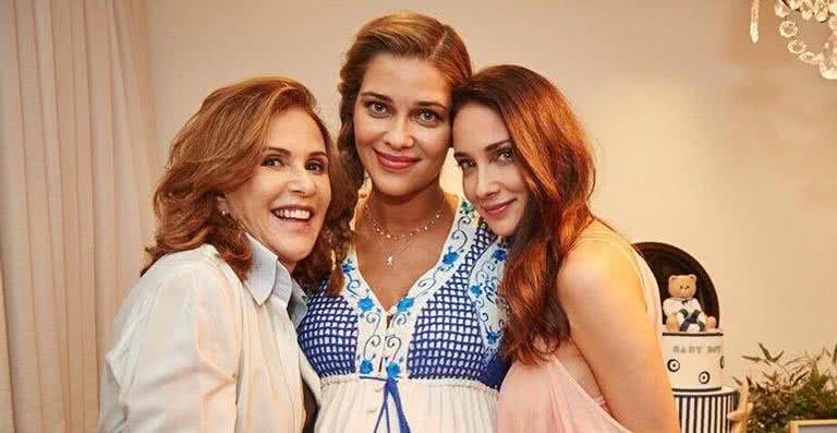 Ana Beatriz Barros com a mãe, Sônia, e a irmã, Patricia - Cadu Maya