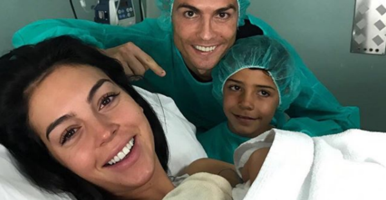 Cristiano Ronaldo anuncia nascimento da quarta filha - Instagram/Reprodução