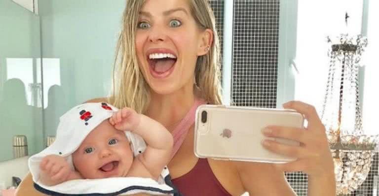 Fofura! Karina Bacchi posa com o filho, Enrico - Reprodução/Instagram