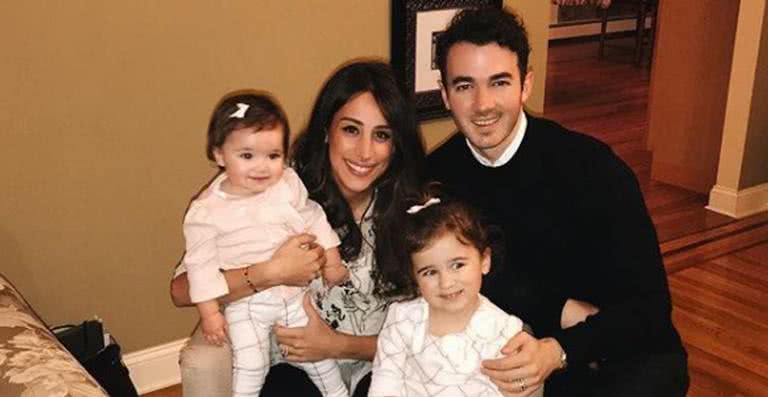 Kevin Jonas com a família - Reprodução / Instagram