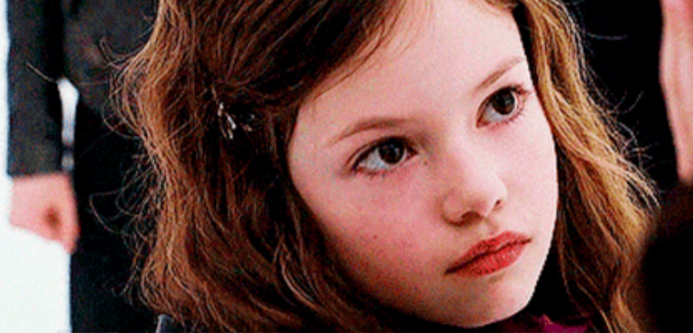 Mackenzie Foy como Renesmee em 'Crepúsculo' - reprodução