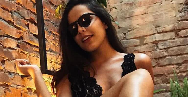 Emilly Araújo faz pose e manda recado usando bota de luxo - Reprodução