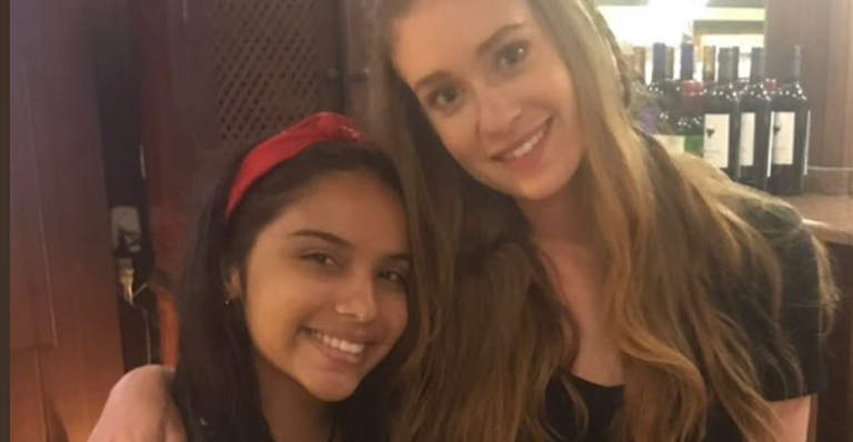 Marina Ruy Barbosa e a fã Amanda - reprodução/Twitter