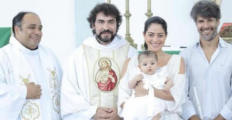 Carol Castro e Felipe Prazeres: batizado de Nina - Thalita Castanha / Reprodução Instagram