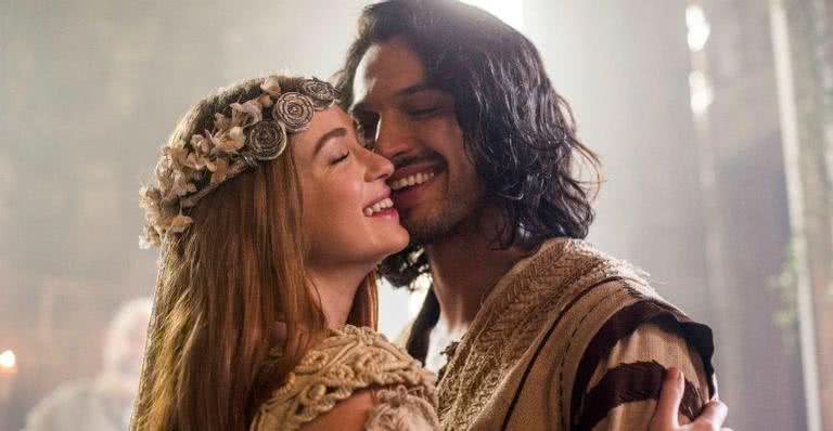 O casamento de Afonso (Romulo Estrela) e Amália (Marina Ruy Barbosa) - Marília Cabral/Rede Globo